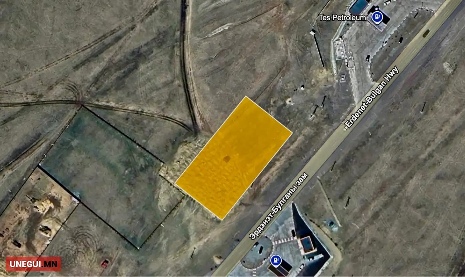 Эрдэнэт хотод зам дагуу нүүрэн эгнээний газар