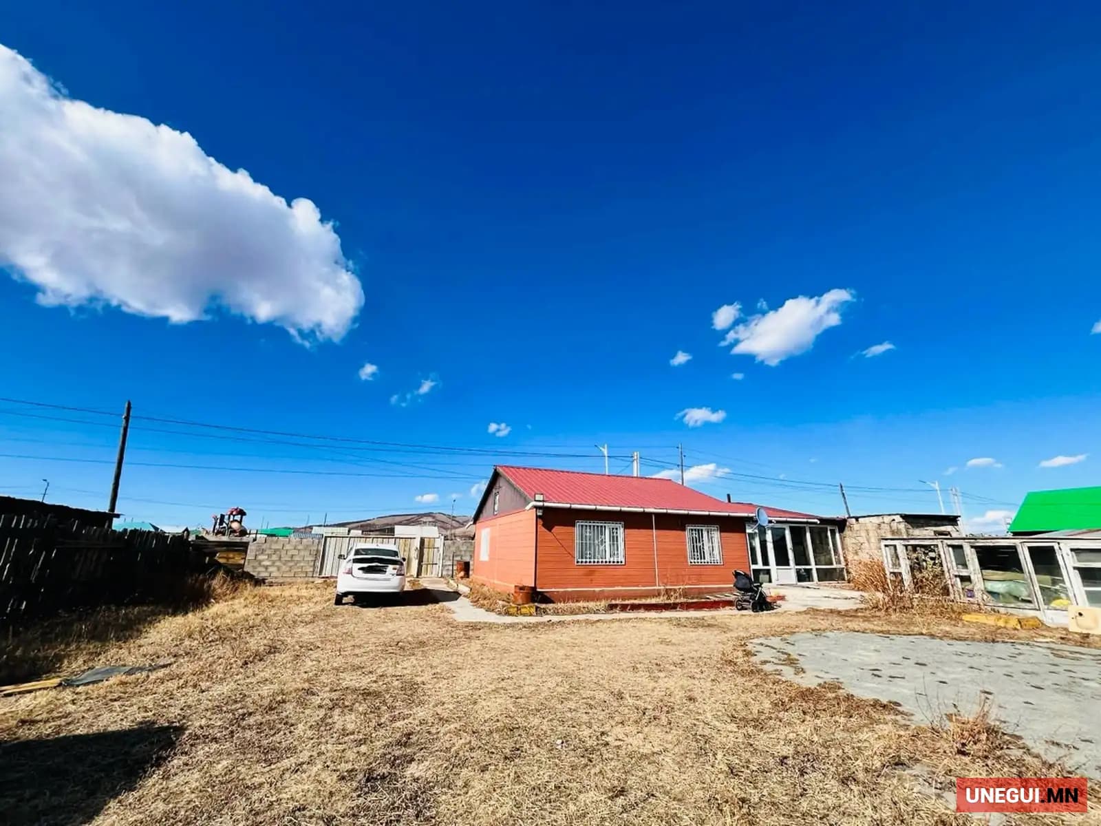 Хашаа байшин